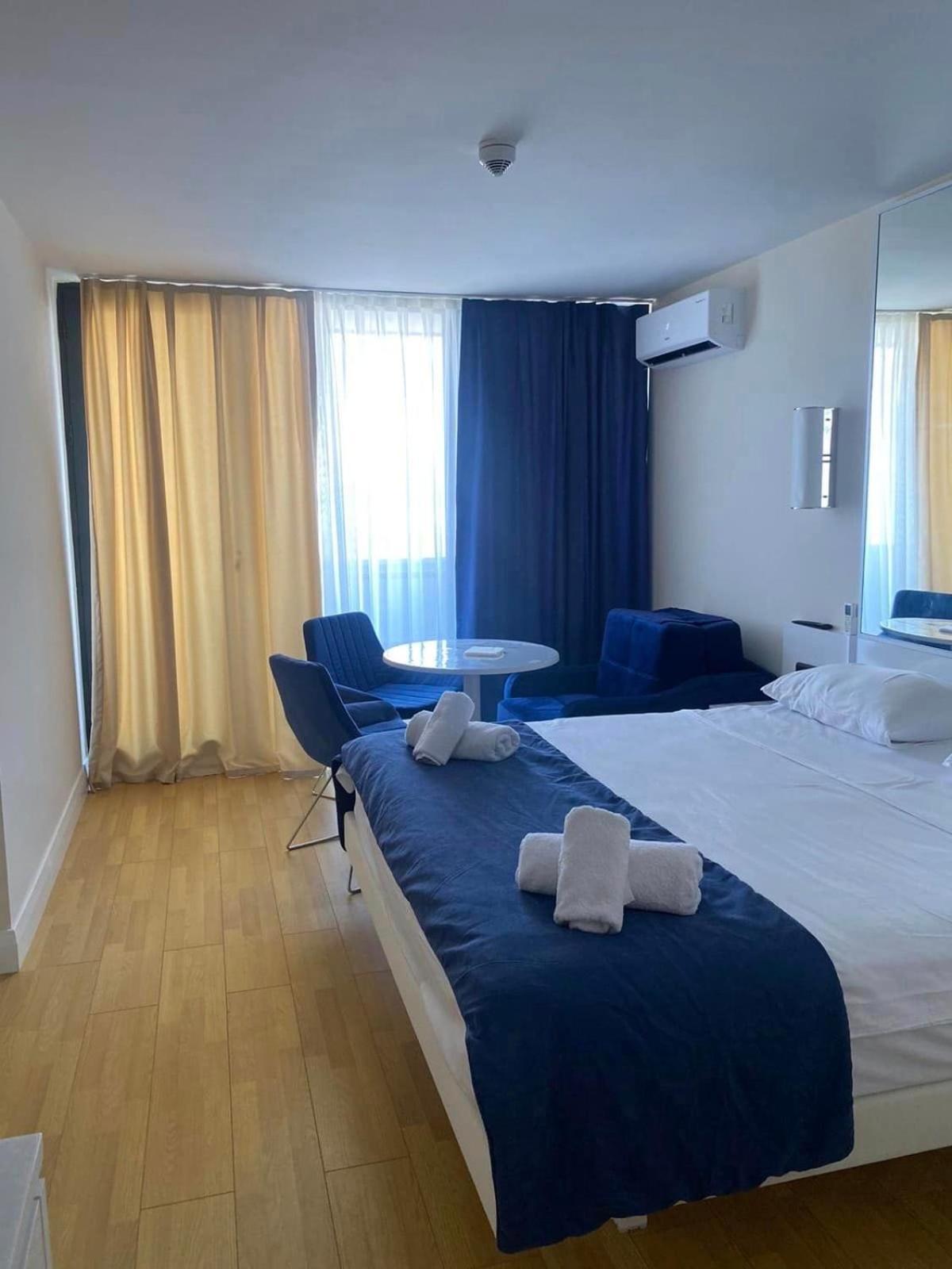 Suites Orbi City Aparthotel Батуми Екстериор снимка