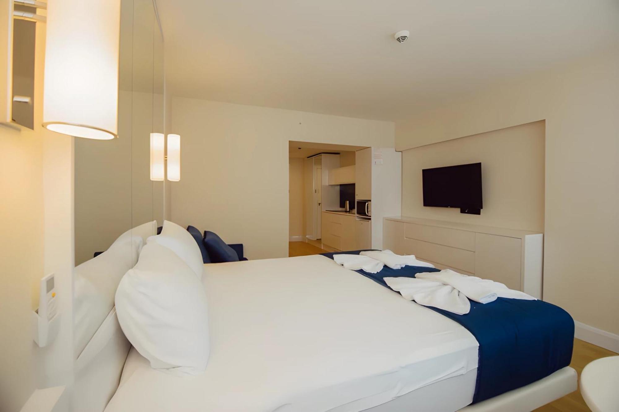 Suites Orbi City Aparthotel Батуми Екстериор снимка