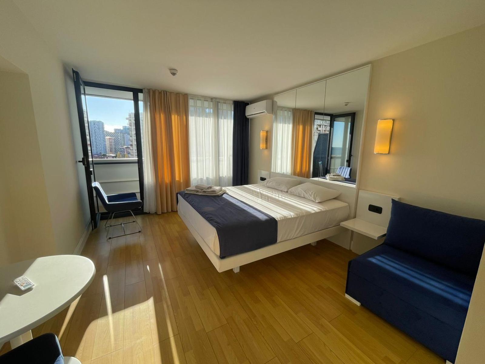 Suites Orbi City Aparthotel Батуми Екстериор снимка